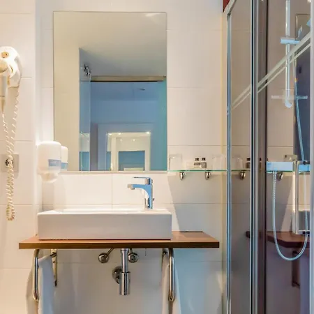 Apolonia Hotel 3*