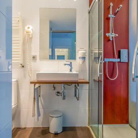 Apolonia Hotel 3*