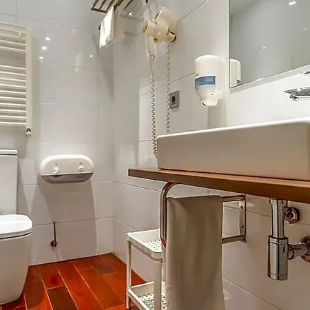 Apolonia Hotel 3*
