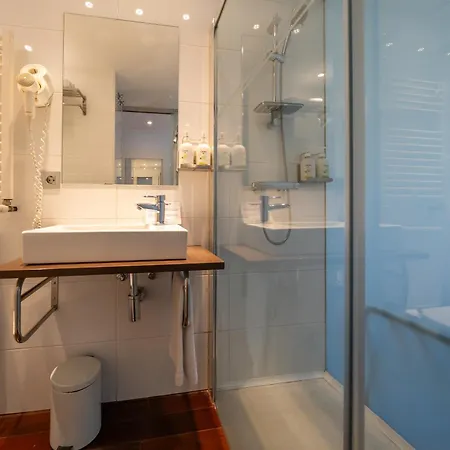 Apolonia Hotel 3*